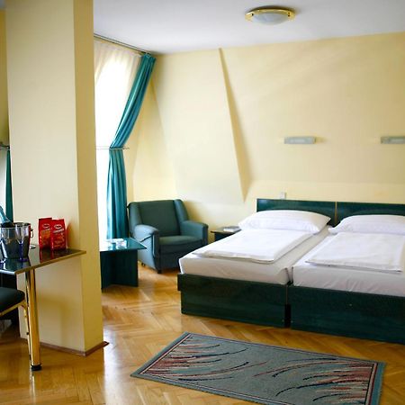 Hotel Bara בודפשט מראה חיצוני תמונה