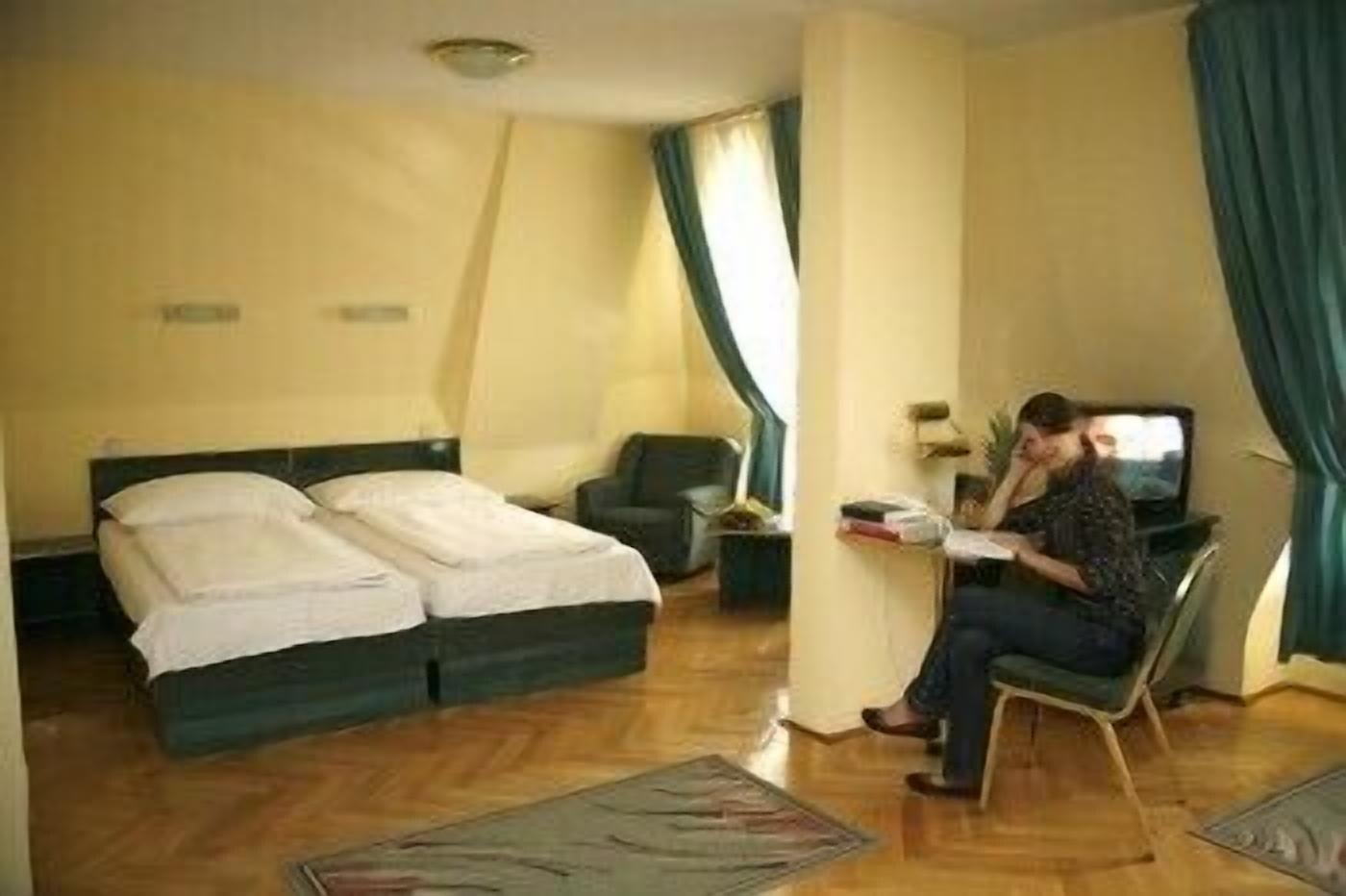 Hotel Bara בודפשט מראה חיצוני תמונה
