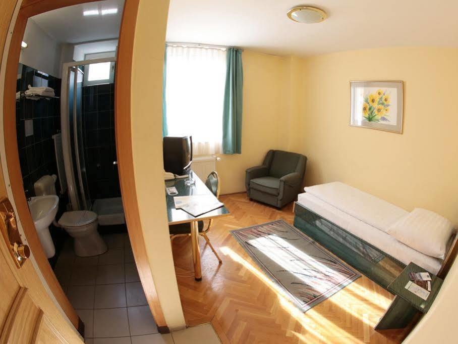 Hotel Bara בודפשט חדר תמונה